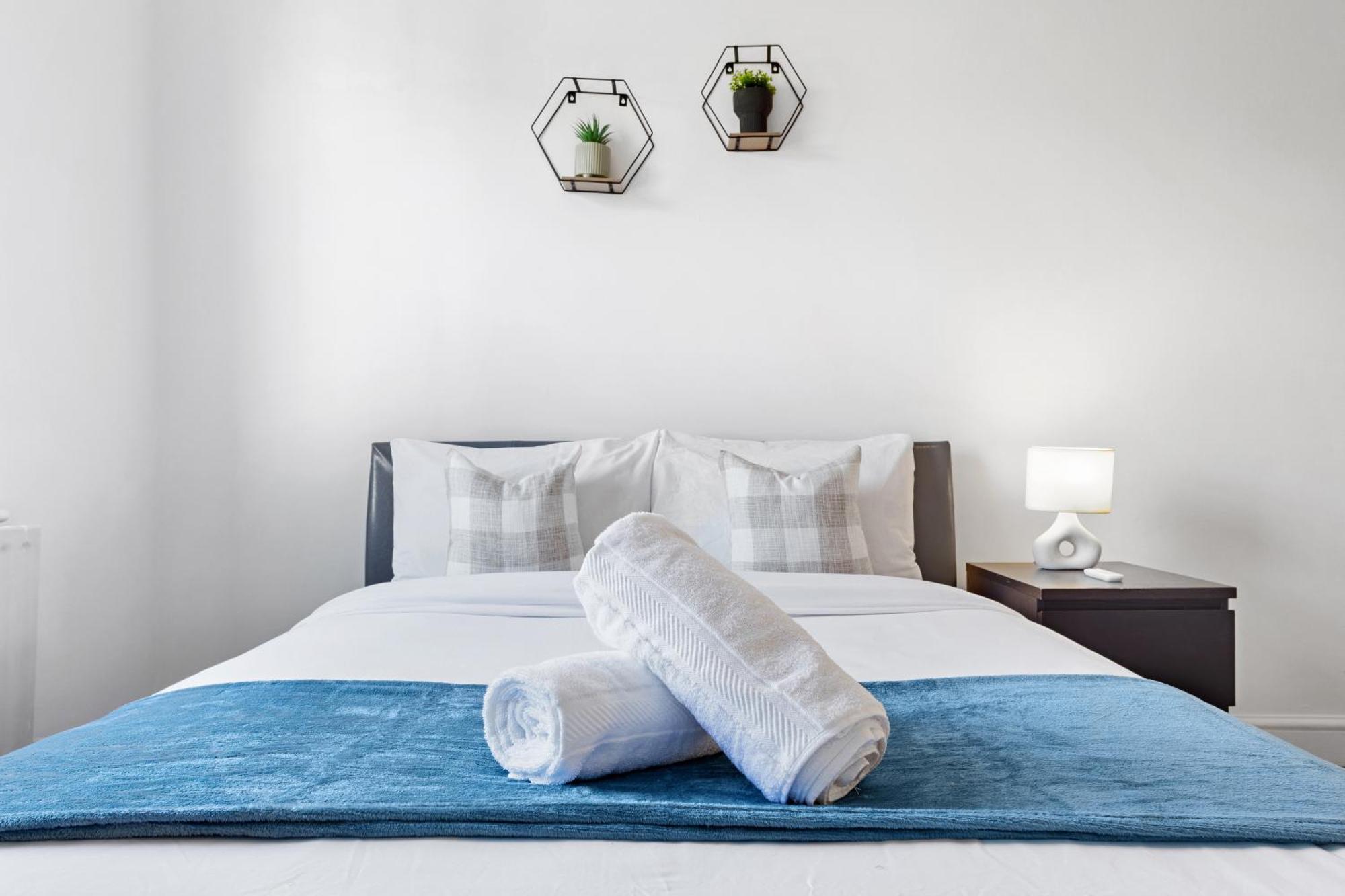 Luxury 4 Bedroom Flat With Stunning Shard View From Terrace In Central London! Next To Station, Sleeps 9 Εξωτερικό φωτογραφία