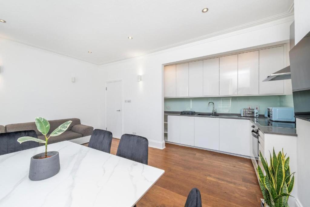 Luxury 4 Bedroom Flat With Stunning Shard View From Terrace In Central London! Next To Station, Sleeps 9 Δωμάτιο φωτογραφία